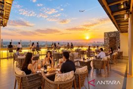 Stratos Rooftop & Bar Grand Maya suguhkan panorama matahari terbenam di Banjarbaru