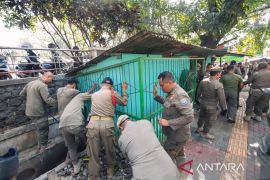Wali Kota Bandung: PKL Tak Boleh Ganggu Trotoar, Jalan dan Drainase Air