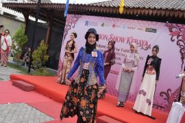Pemkab Sleman menggelar peragaan busana kebaya lestarikan warisan budaya