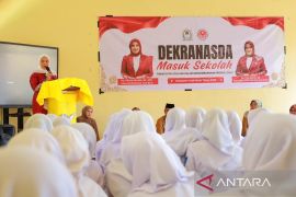 Dekranasda Aceh Barat perkenalkan anyaman eceng gondok di kalangan siswa SMK
