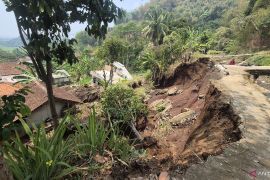 Longsor di Kutawaringin Bandung, Tiga rumah rusak akibat tanggul irigasi jebol