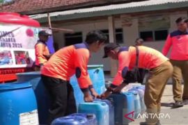 Pemprov Jatim kirim air bersih guna atasi kekeringan di Kabupaten Bangkalan