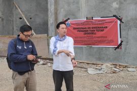 Anggota DPRD Kevin Wu sidak pembangunan lapangan padel di aset DKI