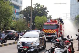 Pemkot Jakbar semprot "water mist" serentak di delapan kecamatan