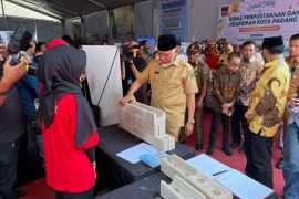 Stan Pameran SEPABLOCK Pikat Perhatian di Festival Literasi Sumbar 2026, Gubernur Mahyeldi Sambangi dan Pelajari Keunggulannya