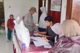 Bulog salurkan bantuan beras kepada 14.618 keluarga di Pulau Simeulue