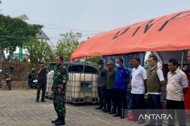 Sebanyak 75 personel TNI diperkuat pemadam di Tahura Batang Hari