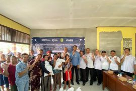 Sebanyak 27.825 KPM di Kabupaten Bengkayang terima 834,75 ton beras bantuan Bulog