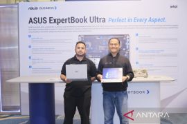 ASUS ExpertBook Ultra kalahkan laptop flagship kompetitornya