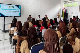 Polres Tasikmalaya turunkan tim untuk mengedukasi pelajar tentang AI