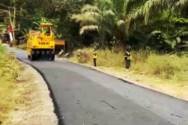 Pemkab Tala buka akses ekonomi Desa Salaman lewat pengaspalan jalan