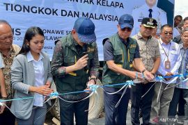Pemprov Sultra ekspor 900 ton tepung tapioka dan 127 ton minyak kelapake China