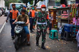 Sudinhub Jaksel tindak kendaraan yang parkir liar di Stasiun Cawang