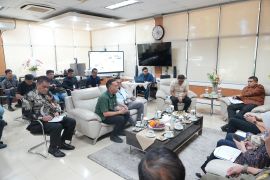 Berbulan-bulan ada antrean BBM, Appi baru datangi Pertamina
