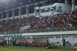 Persiraja imbau penonton tak merokok di stadion selama laga berjalan