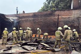 40 personel padamkan kebakaran bengkel kayu di Duren Sawit Jaktim