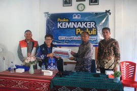 Kemnaker salurkan bantuan bagi korban gempa di Flores NTT
