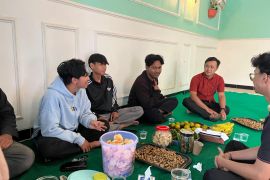 Tim PPK Ormawa HMP PTI UMS kenali nilai sosial dan budaya melalui tradisi Sadranan