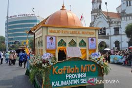 Kalsel tampilkan identitas budaya di pawai taaruf MTQ Nasional 2026