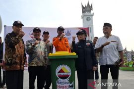 Wujudkan kota bersih, Pemkot Bukittinggi terima bantuan 50 tong sampah dari Gebu Minang