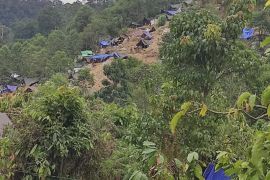 Sejumlah penambang di lokasi PETI Dongi-Dongi Kabupaten Poso tertimpa longsor