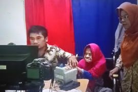 Pemkab Pasaman Barat pacu rekam KTP elektronik warga lanjut usia