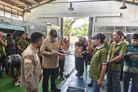Anggota DPR tinjau bimtek pelaku IKM di Sidoarjo