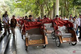 Pemkab Bandung menata operasional becak listrik melalui aturan pangkalan