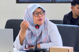 Solidaritas Perempuan Mataram serahkan draft tandingan Raperda PMI ke DPRD NTB