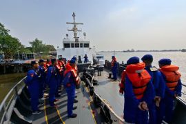 Polri kerahkan kapal hingga tim DVI tangani KM Virgo