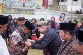 Bupati Solok Hadiri Pengukuhan Ketua KAN Sulit Air