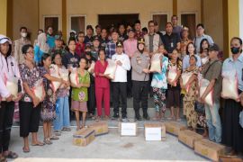 Bupati Kapuas salurkan bantuan untuk masyarakat terdampak karhutla dan kekeringan