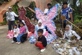 Pelajar Kepulauan Seribu hadirkan kreasi daur ulang pada Pameran FLONA