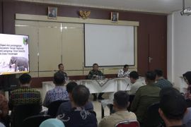 Pembangunan mitigasi konflik gajah di TNWK 82 persen, warga minta akses ke sawah dibuka