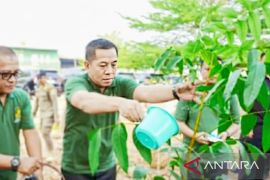 Tradisi karangan bunga Hari Jadi Karawang diganti jadi bibit pohon
