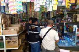Satpol PP Mataram menyita 2.599 bungkus rokok ilegal