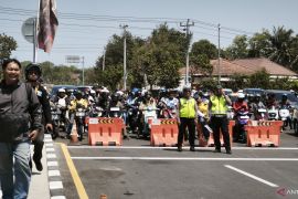 Polda DIY melarang pengendara berhenti dan berjualan di Kelok 23