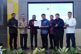 Pansus DPR menyalurkan Rp150 juta untuk penanganan korban bencana Flores