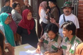 PPK Ormawa HMP PTI UMS perkuat kolaborasi dengan perangkat Desa Seboto melalui aksi sosial