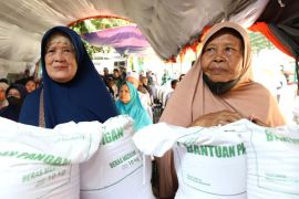 3.277 KK di Pejaten Timur terima bantuan pangan beras