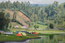 Aktivitas wisata di Ranu Regulo tak terdampak kebakaran Bromo