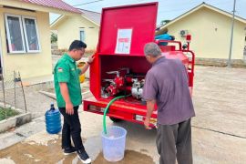 PLBN Serasan salurkan 15 ton air bersih untuk warga