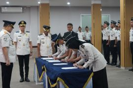 Kanwil Imigrasi Banten lantik pejabat fungsional dan angkat CPNS