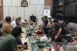Ketua DPRD Babel tampung keluhan warga Bangka Barat tuntut 20 persen plasma PT GSBL