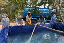 Anggota DPRD Babel Syarifah Amelia gandeng Perumdam Belitung distribusikan air bersih