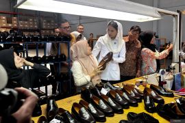 Indonesia eyes more global markets for Bandung shoe maker: Dy Minister
