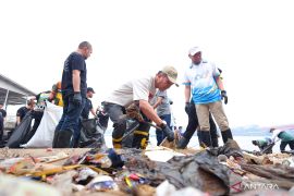 Wali Kota Palembang imbau warga tidak buang sampah di sungai