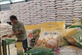 Bulog Kaltimtara pastikan stok beras 15.000 ton aman  hingga enam bulan