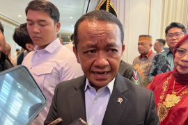 Bahlil: Peralihan konsumsi dan penimbunan BBM picu antrean