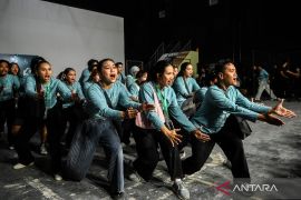 Home Sweet Loan diangkat jadi teater musikal! Intip keseruan latihan sebelum pentas di Taman Ismail Marzuki